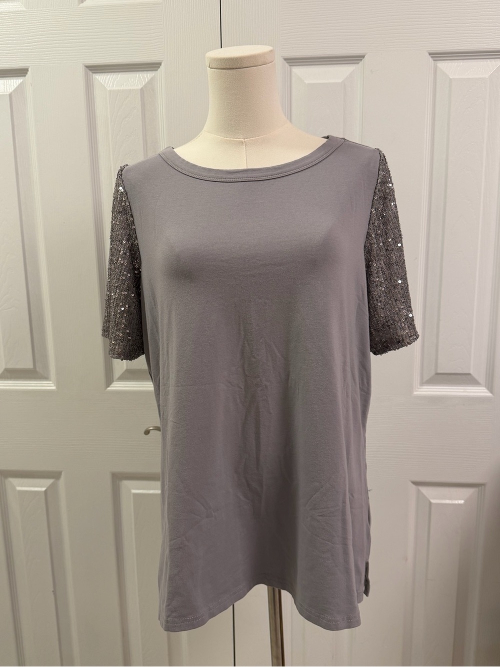 Belle by Kim Gravel Gray Sequin Top M